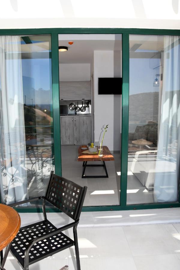 Apartment Bay *